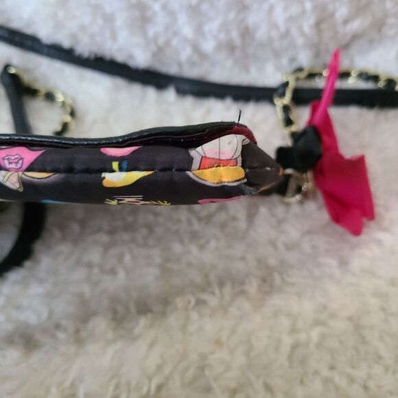 Betsey Johnson Emoji Mini Crossbody Purse with Bow 🌿 - Picture 4 of 8